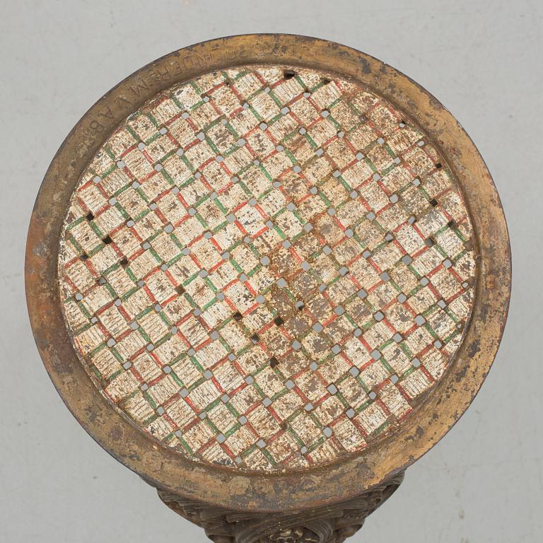 TRÄDGÅRDSPALL, gjutjärn, rokokostil, omkring sekelskiftet 1900.