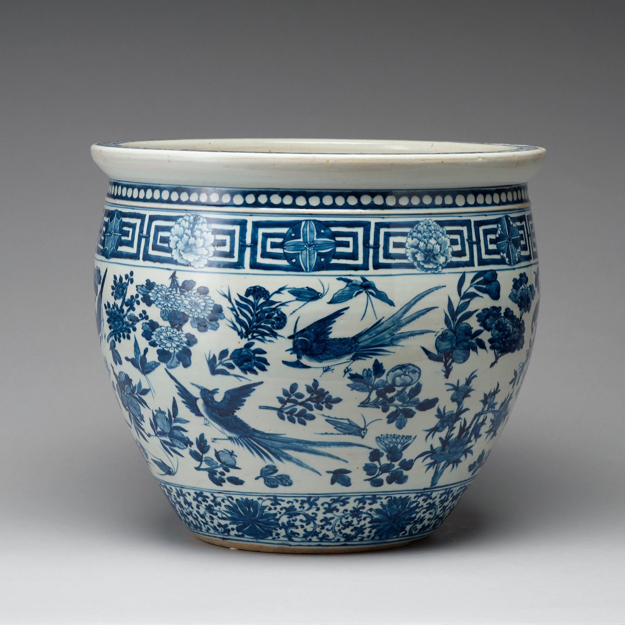 YTTERFODER, porslin. Sen Qingdynasti, 1800-tal.