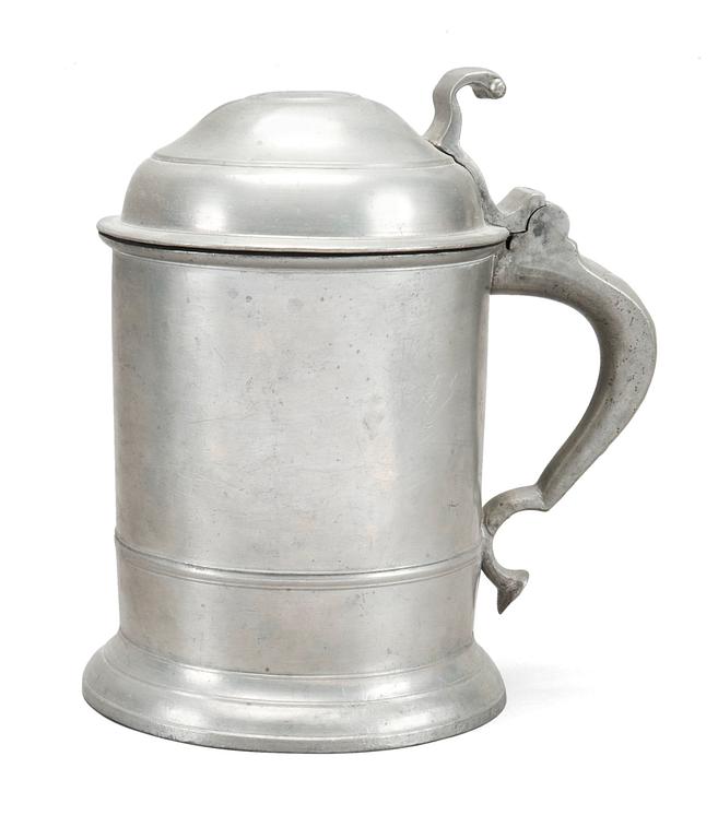 A PEWTER TANKARD,