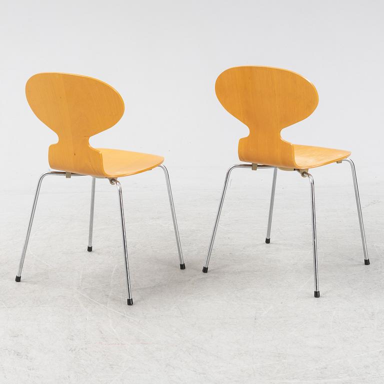 Arne Jacobsen, stolar, 2 st, "Myran", Fritz Hansen, Danmark, 1988-91.