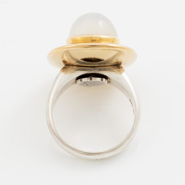 Ring, 18K guld och silver med vita stenar. Hugo Strömdahl, Stockholm 1961 och 1964.