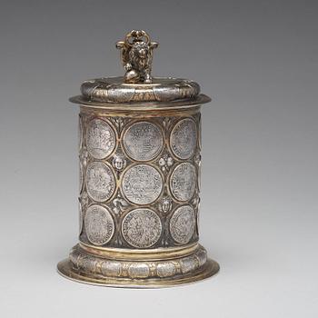 Andreas Haidt, dryckeskanna, silver, Danzig (verksam 1689-1699). Barock.