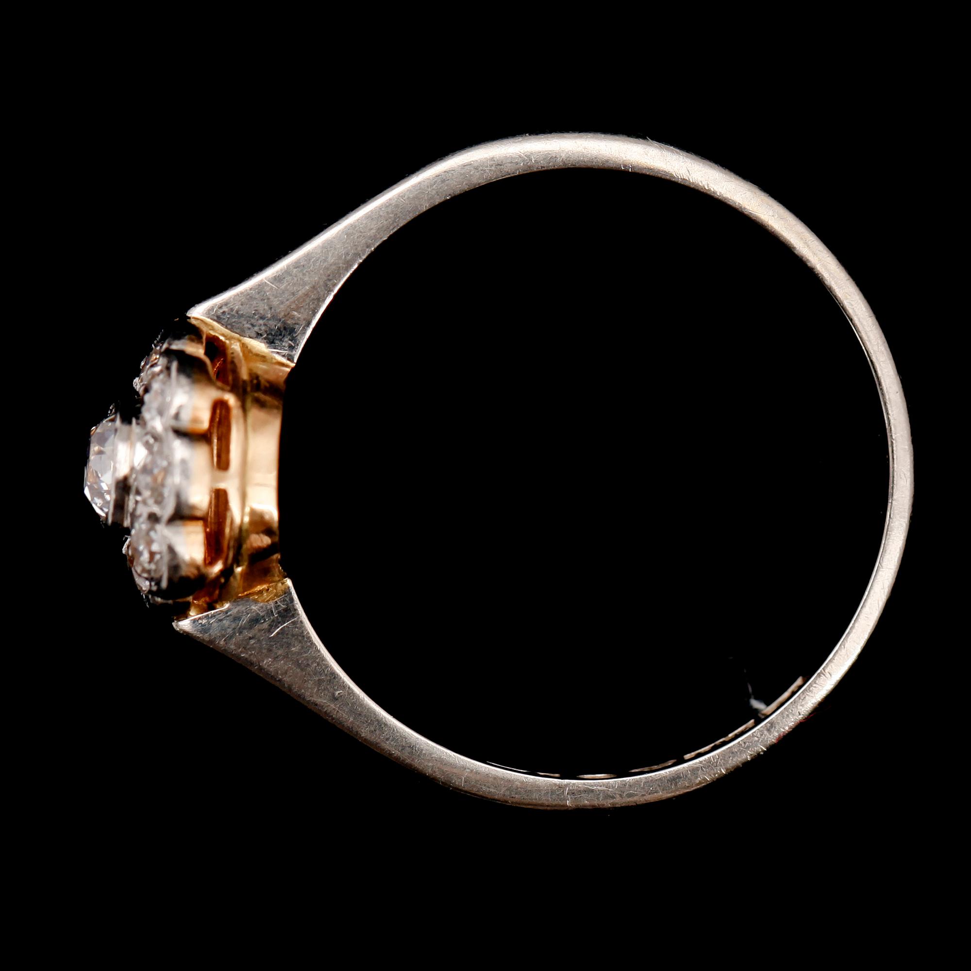 RING, 18 k röd- och vitguld, med briljanter tot ca 0.40 ct.