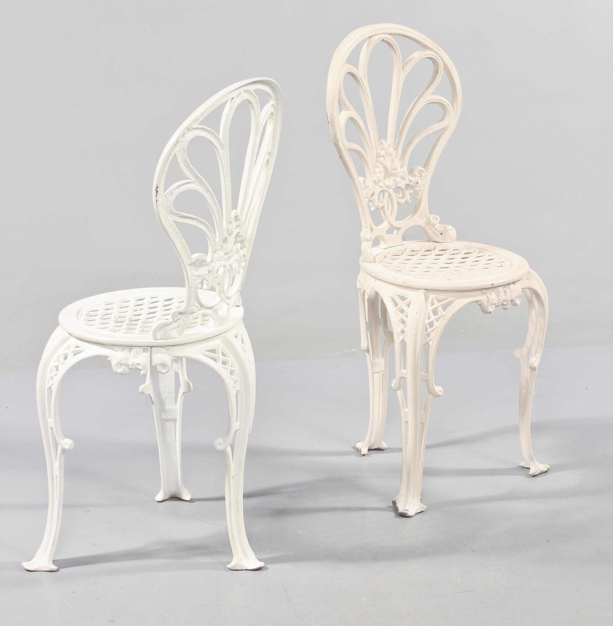 TRÄDGÅRDSBORD och TRÄDGÅRDSSTOLAR, ett par, 1900-talets andra hälft.