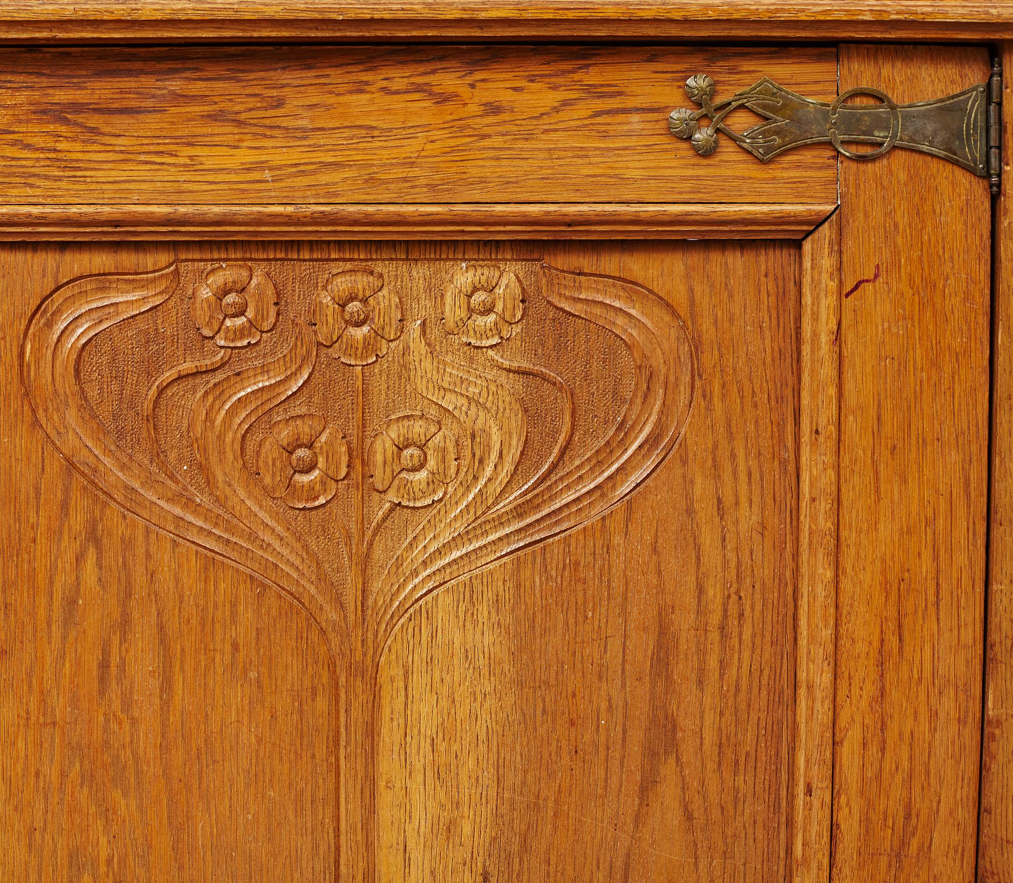 Skåp, jugend, tidigt 1900-tal.