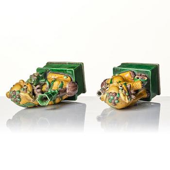 A pair of green and yellow glazed joss stick holders, Qing dynasty, Kangxi (1662-1722).