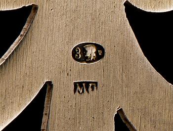 FLASKBRICKA, silver och emalj, Polen, 1900-talets första hälft.