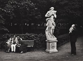 162. Georg Oddner, "Samtal i Sommarparken, Leningrad, USSR, 1955".