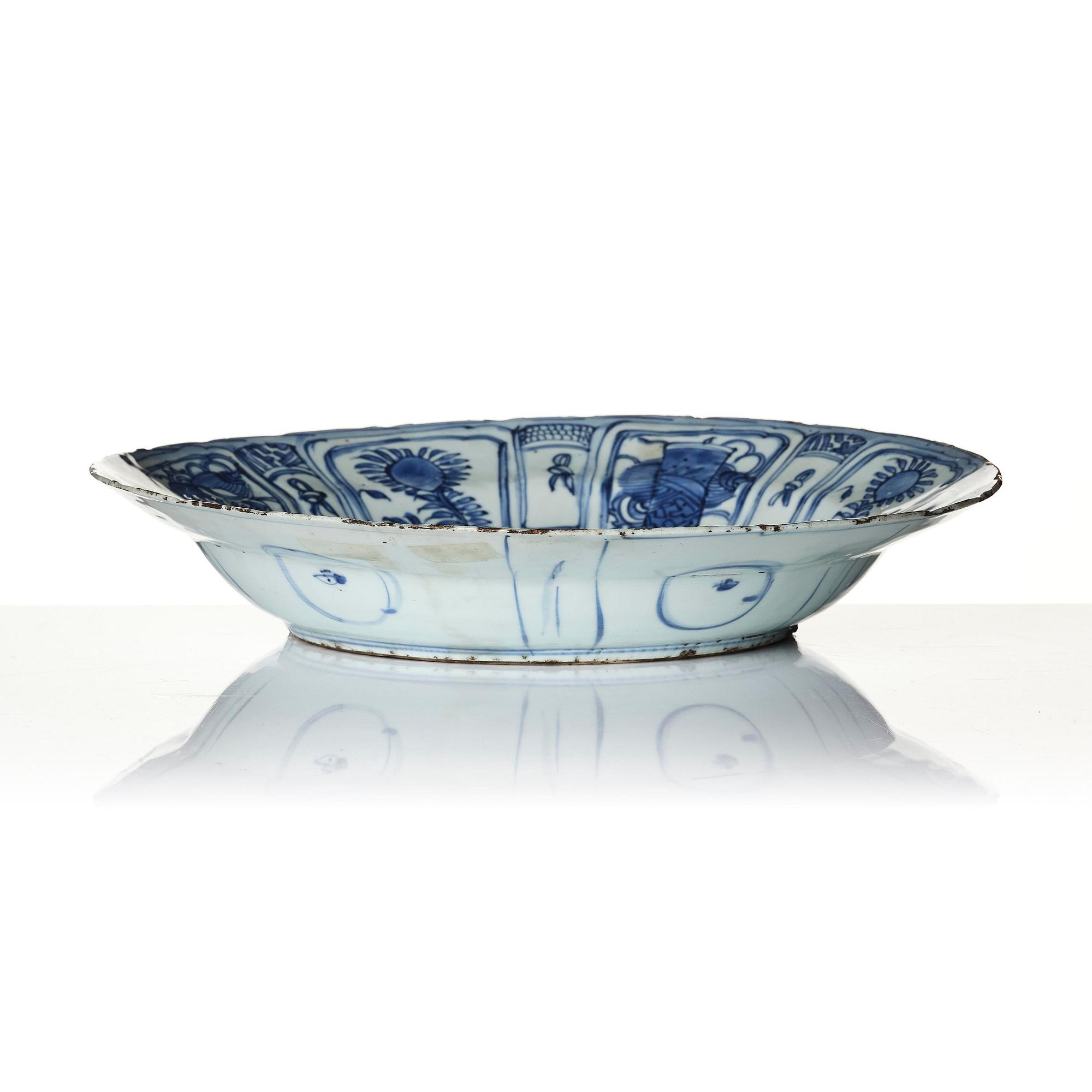 A blue and white kraak dish, Ming dynasty, Wanli (1572-1620).
