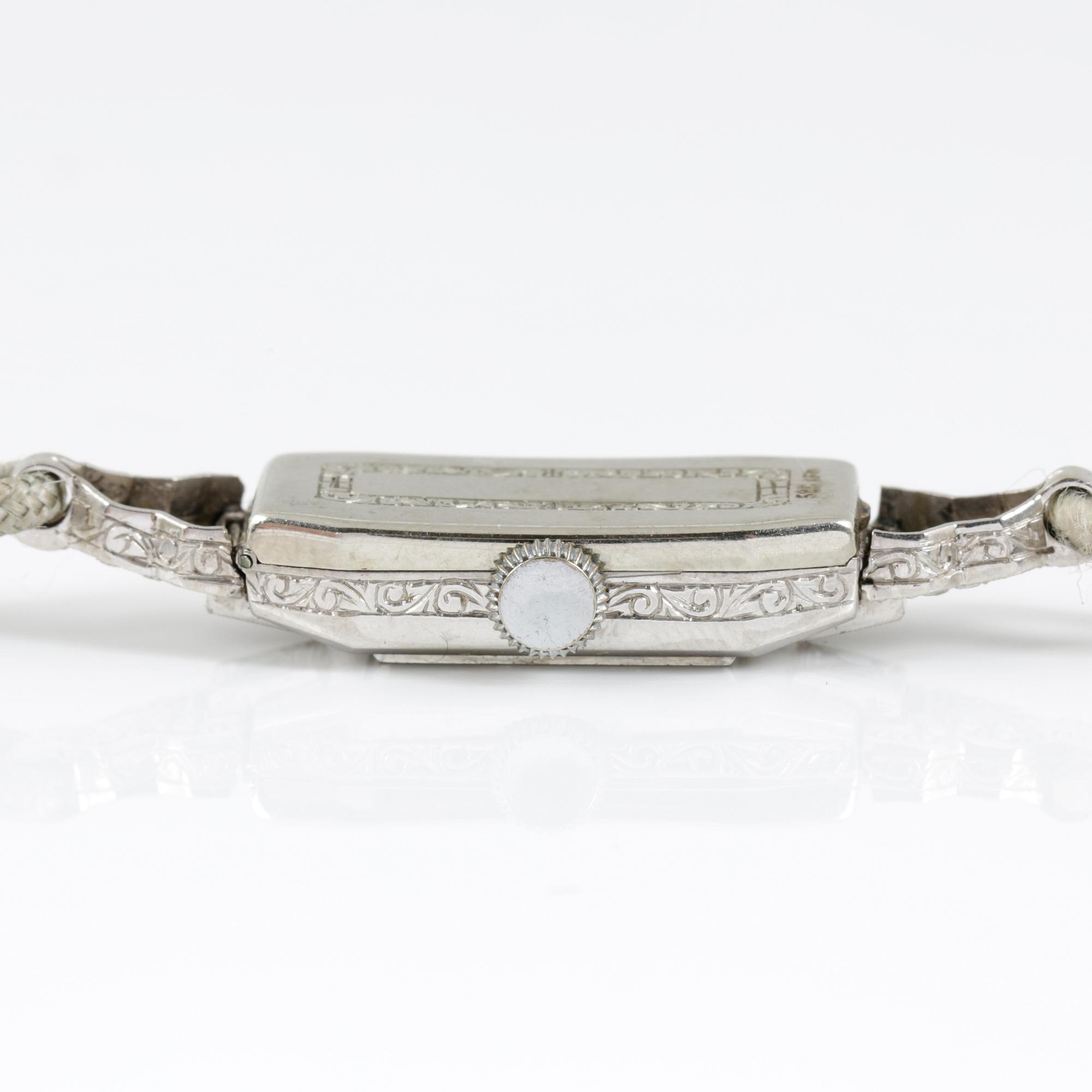 ARMBANDSUR, 14 K vitguld. Totalvikt ca 10 gram.