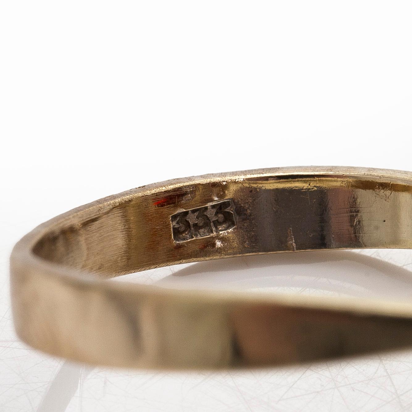 Sormus, 8K kultaa ja granaatteja.