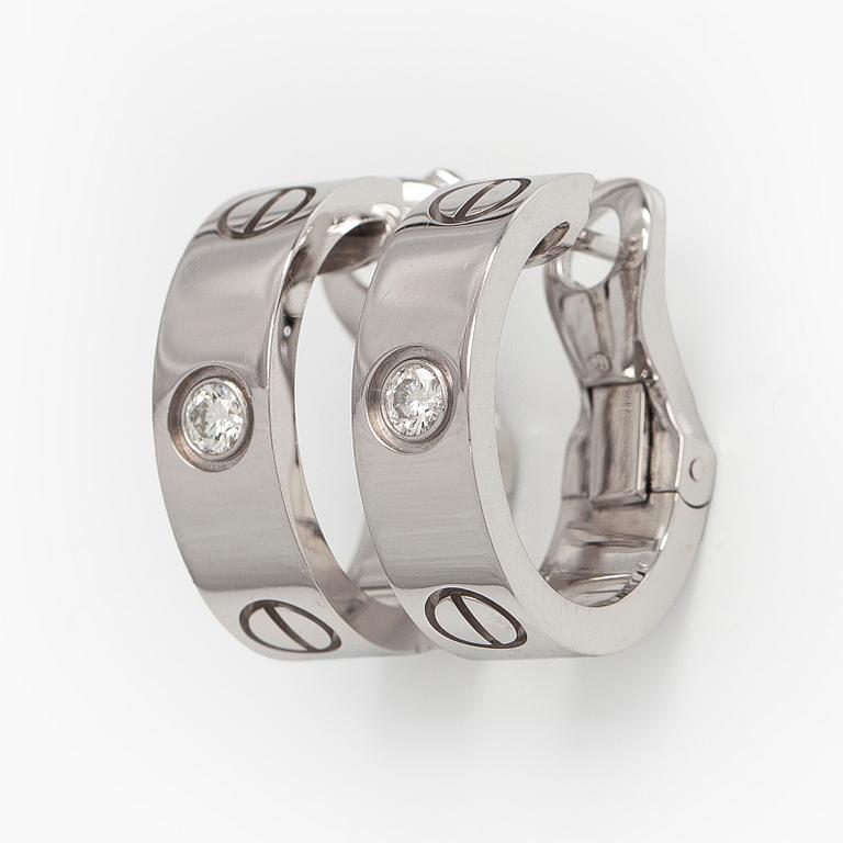Cartier, Korvakorut, "Love", 18K valkokultaa, briljanttihiottuja timantteja.