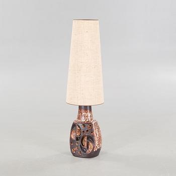 A ceramic floor lamp from the third quarter of the 20th century.