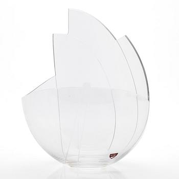 Gunnar Cyrén, Bowl, boat-shaped, Orrefors, 1983.