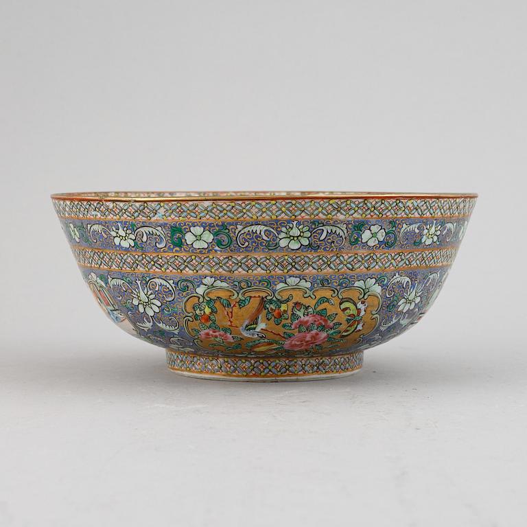 A blue glazed canton bowl for the persian market, Qing dynasty, 19th Century.