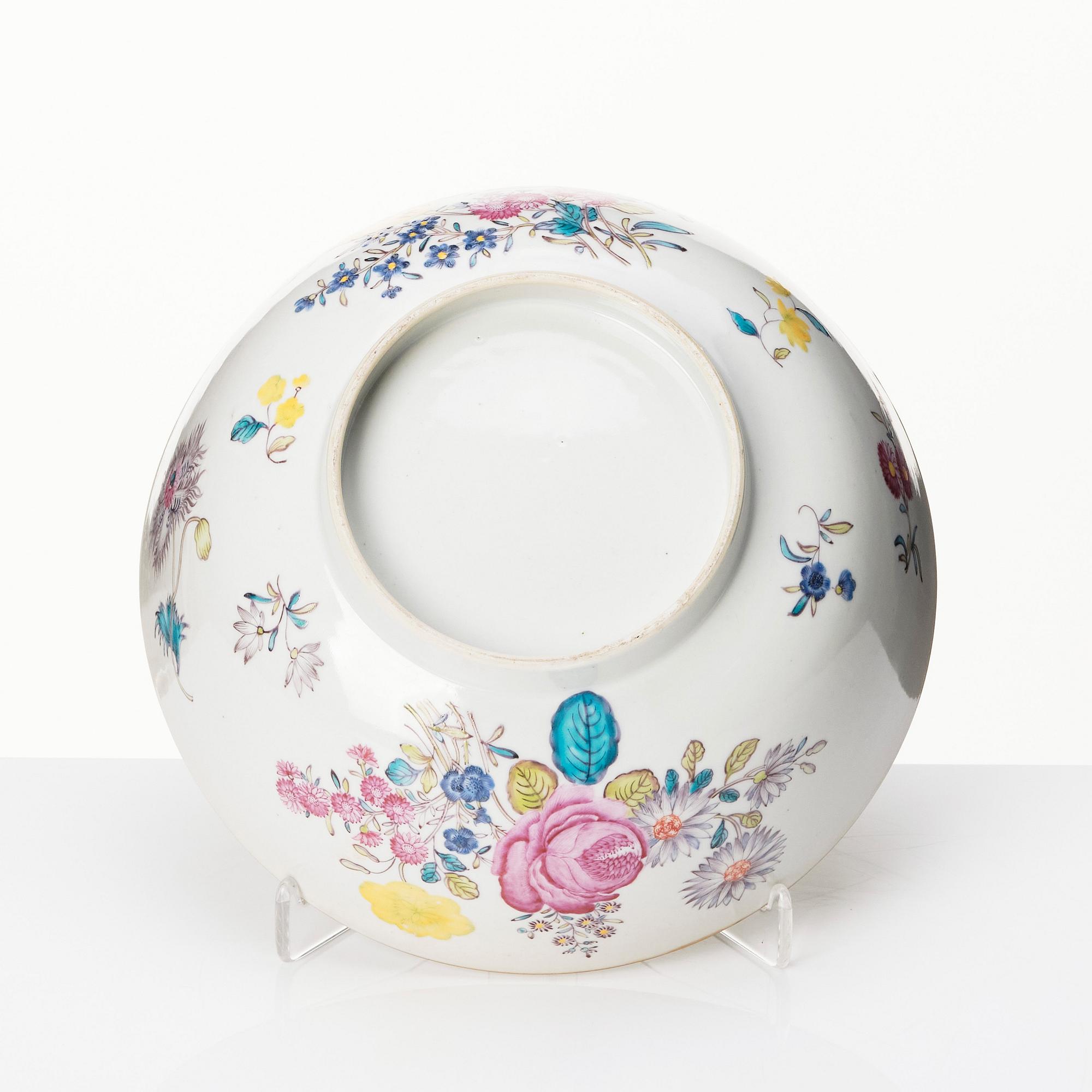 A famille rose punch bowl, Qing dynasty, Qianlong (1736-95).