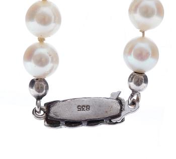COLLIER, odlade pärlor med lås i silver samt markasiter. Vikt ca 20g.