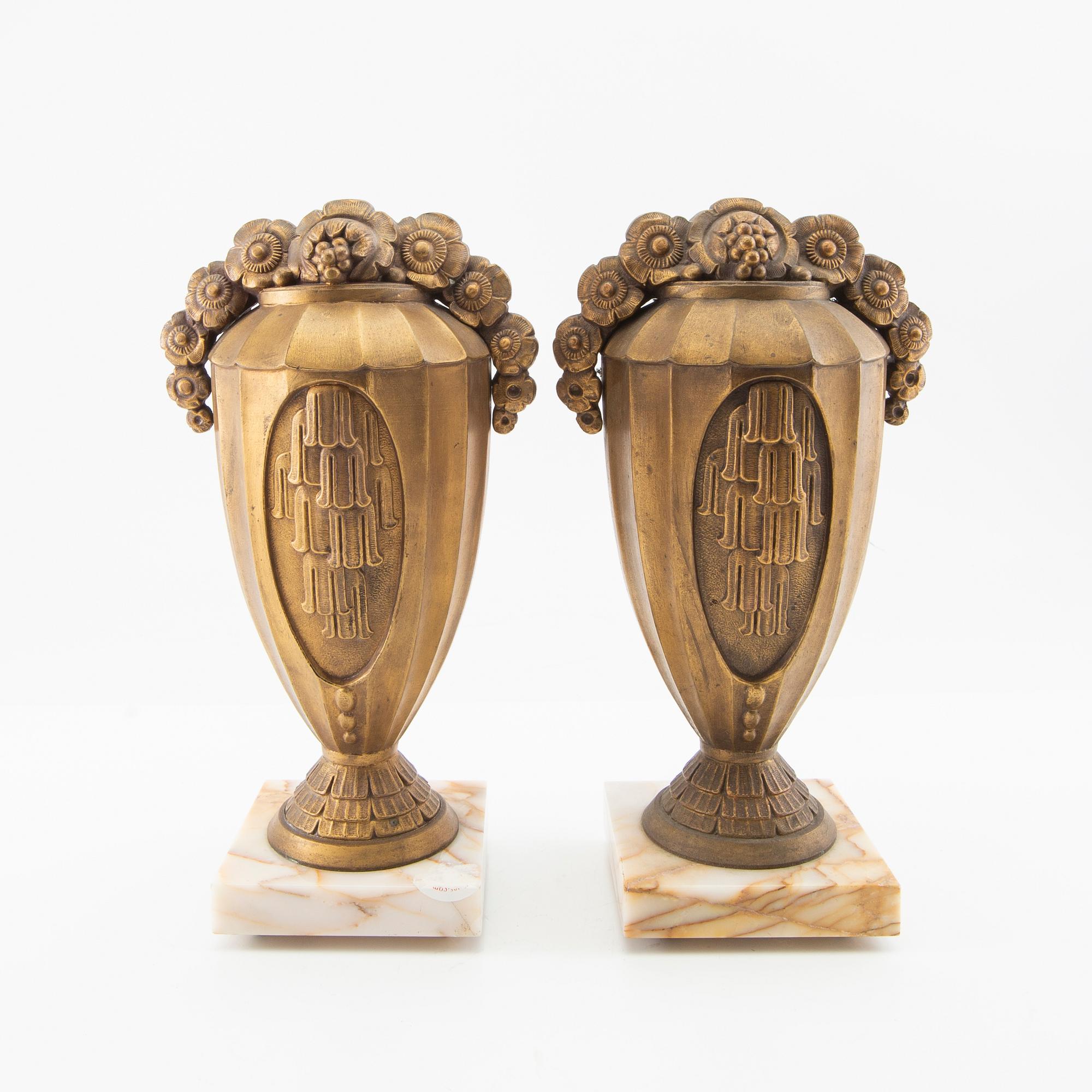 Decorative urns, a pair, Art Deco, first half of the 20th century.
