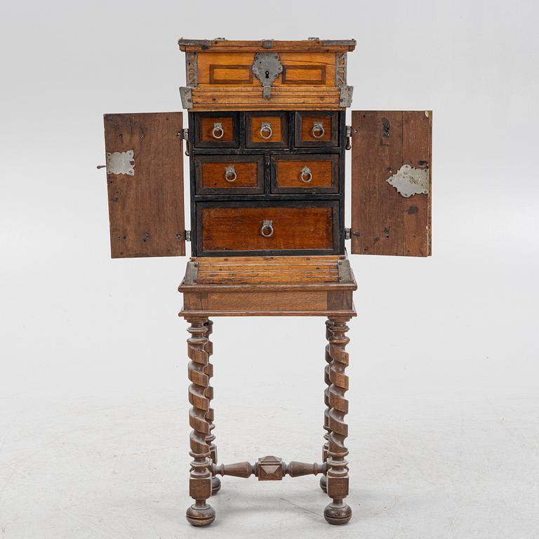 Kabinettskåp, barockstil, sent 1800-tal.