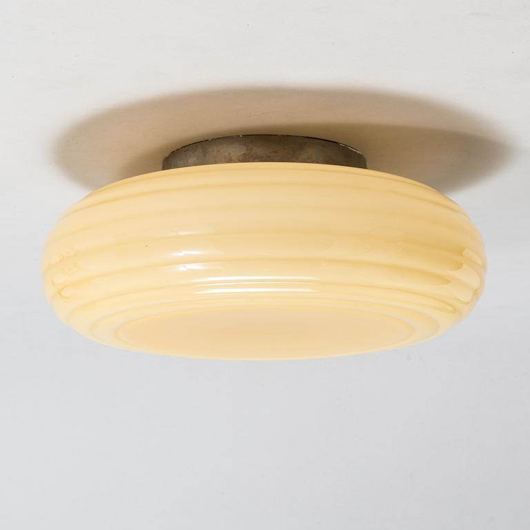 Paavo Tynell, a 1940's '1621' ceiling light for Taito.