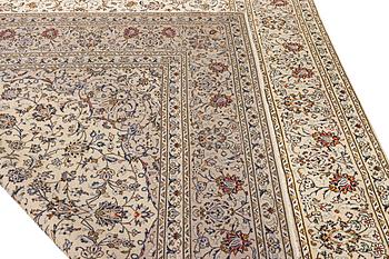 A Kashan carpet, a. 405 x 295 cm.