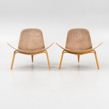 Hans J. Wegner, a pair of 'CH07' lounge chairs,