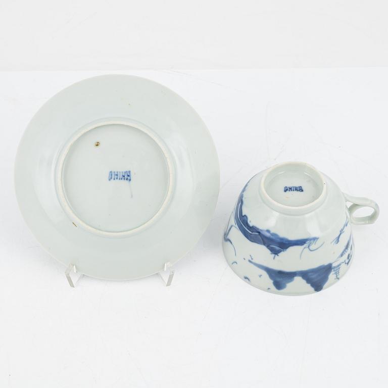 A set of six Chinese blue and white tea cups with saucers and nine plates, Qing dynasty, 19/20th century.