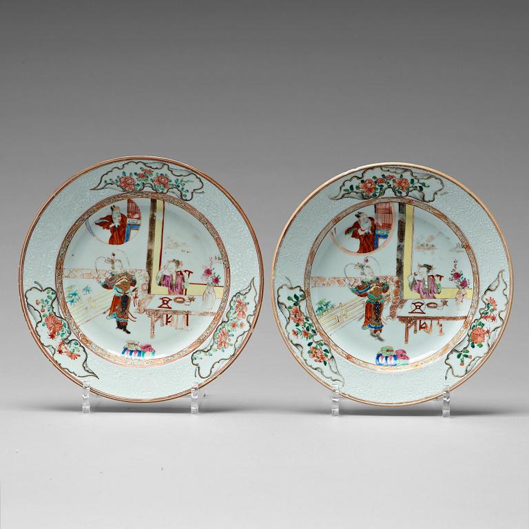 A pair of famille rose dinner plates, Qing dynasty, Qianlong (1736-95).