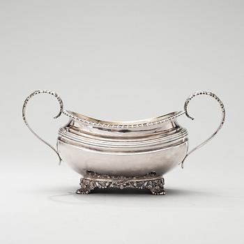 SOCKERSKÅL, sterling silver, Rebecca Emes & Edw. Barnard I, London 1825. Vikt 392 g.