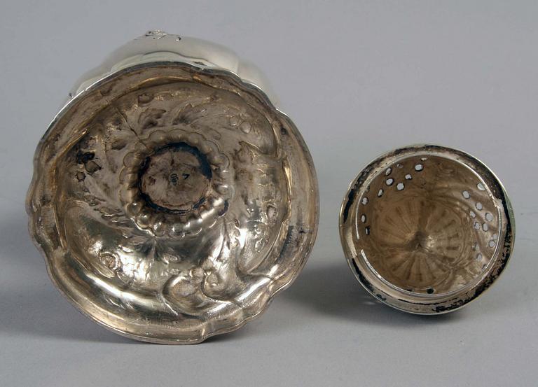 SOCKERSTRÖARE, silver, 830/1000 med importstämplar. Rokokostil.