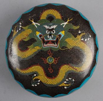 BURK MED LOCK, cloisonné, Kina. 1800/1900-tal.