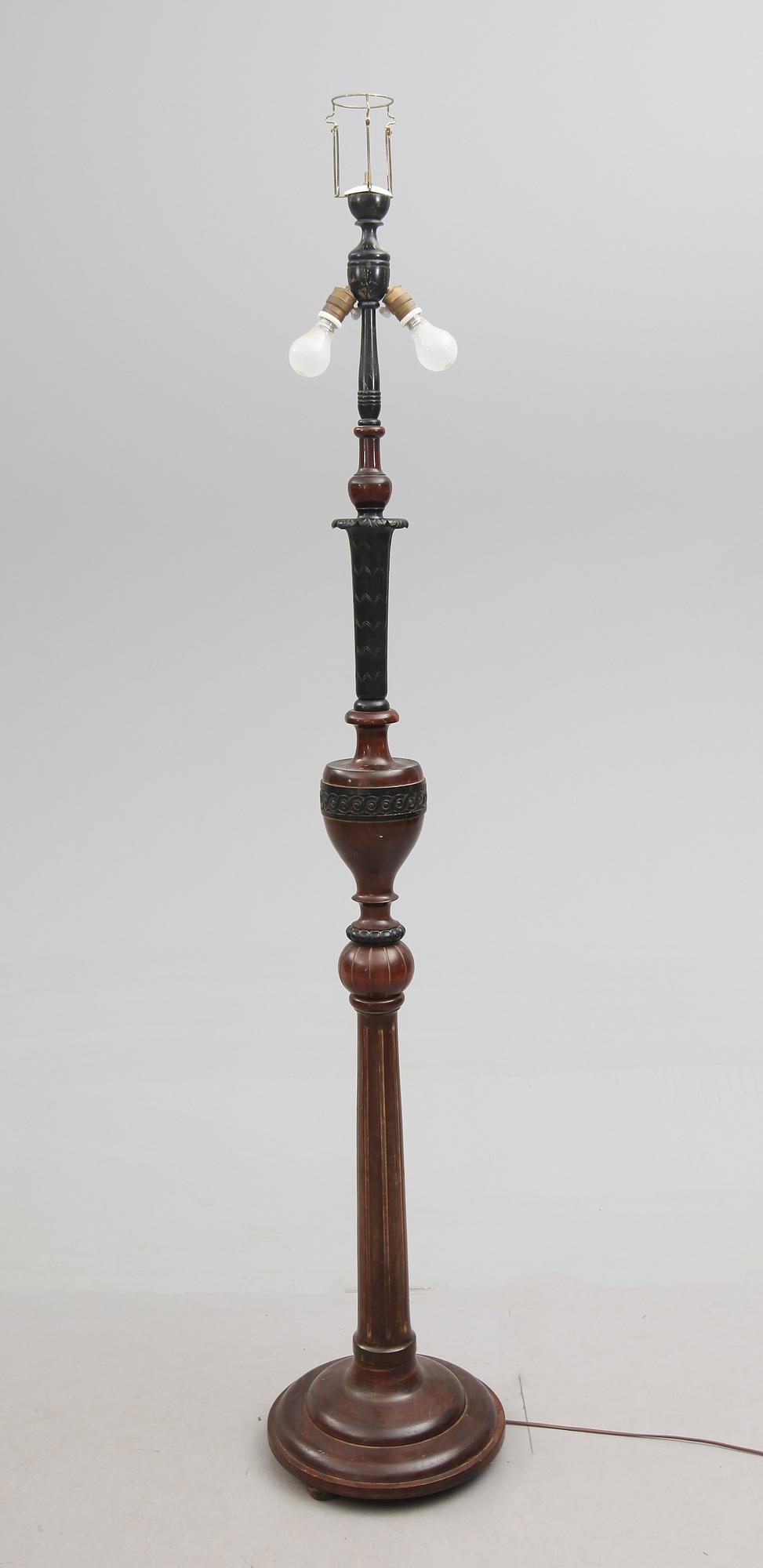 GOLVLAMPA, 1900-talets första hälft.