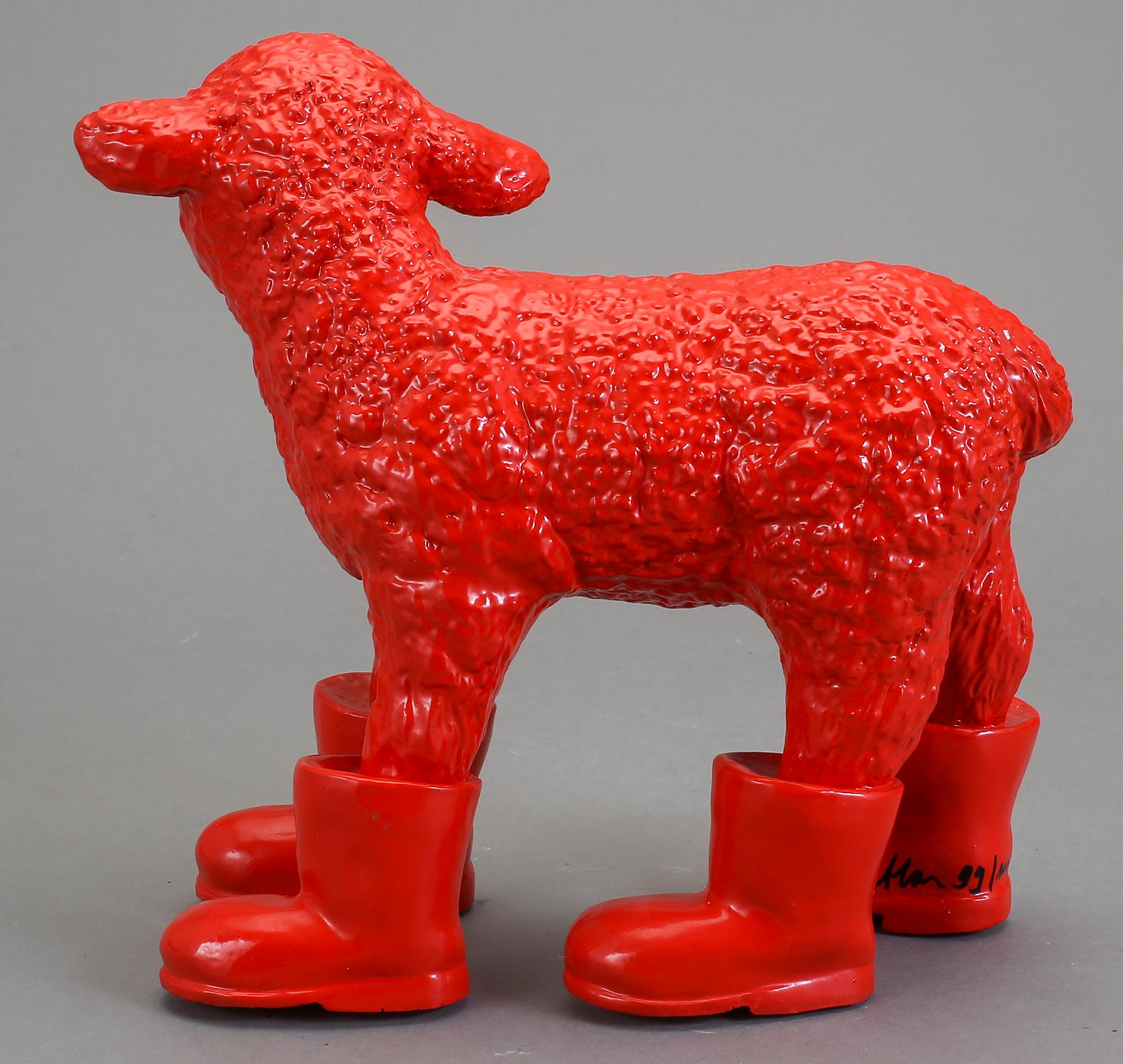 WILLIAM SWEETLOVE, skulptur, plast/konstmaterial "Cloned lamb with boots", signerad och numrerad 99/100.