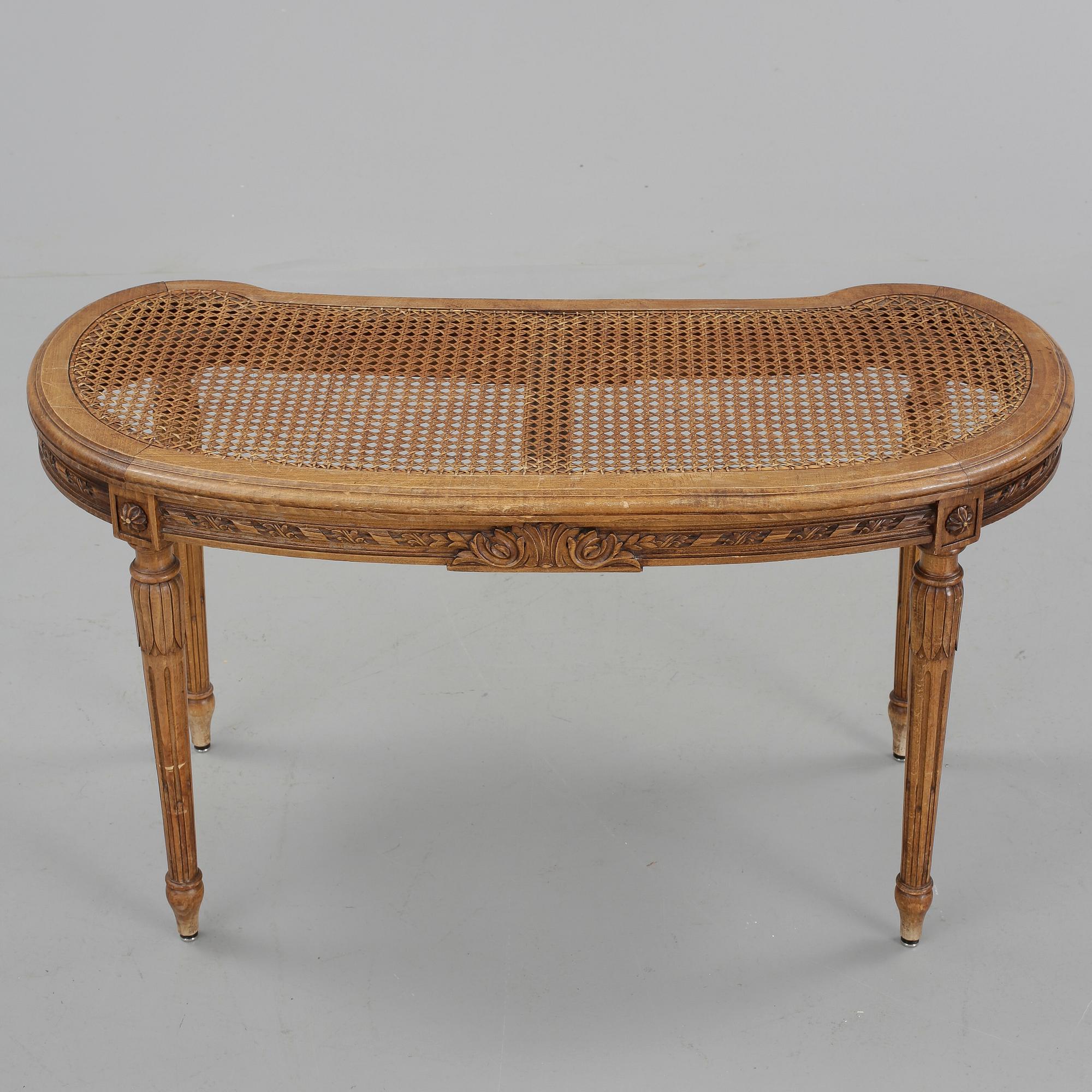 TABURETT, Louis XVI-stil, 1900-talets första hälft.