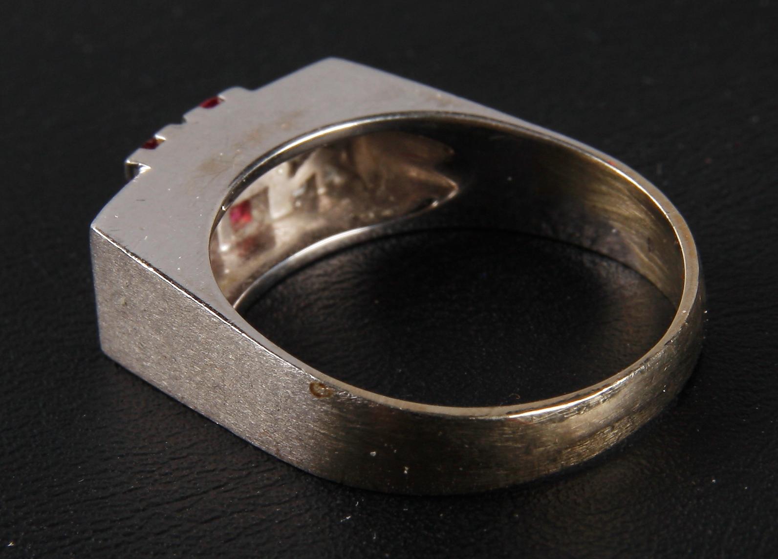 RING, vitguld, diamanter samt 4 rubiner.