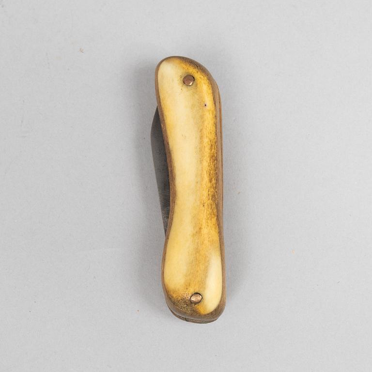 Lars Pirak, a signed folding knife.