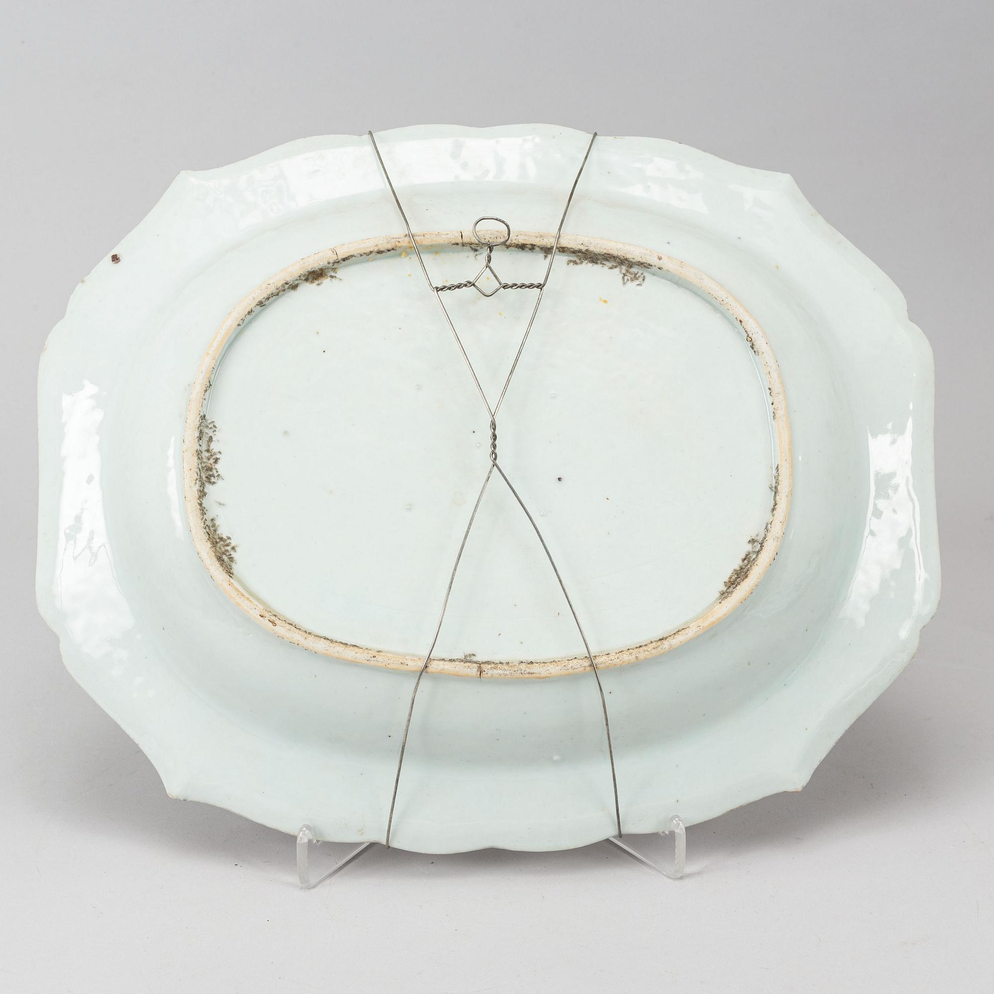 Stekfat samt terrinfat, kompaniporslin. Qingdynastin, Qianlong (1736-95).