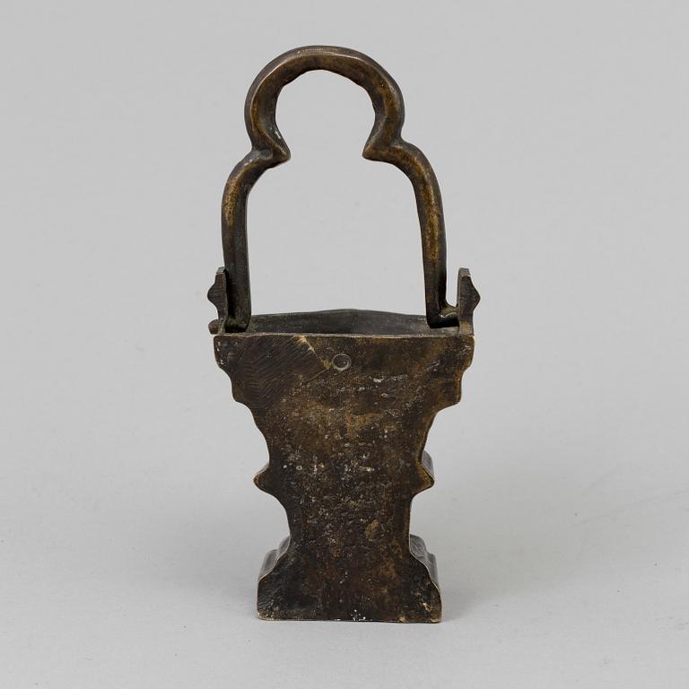 AN 18TH CENTURY BRONZE HOLY WATER CONTAINER.