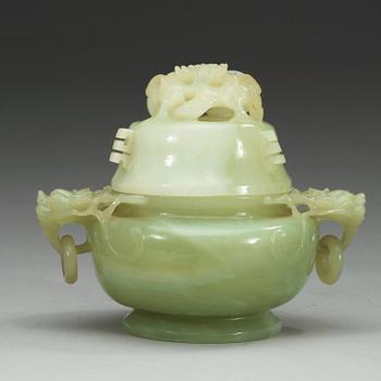 RÖKELSEKAR, nefrit, Kina. Troligen 1800-tal.