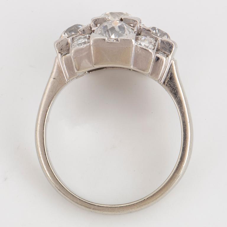 Old-cut diamond ring.
