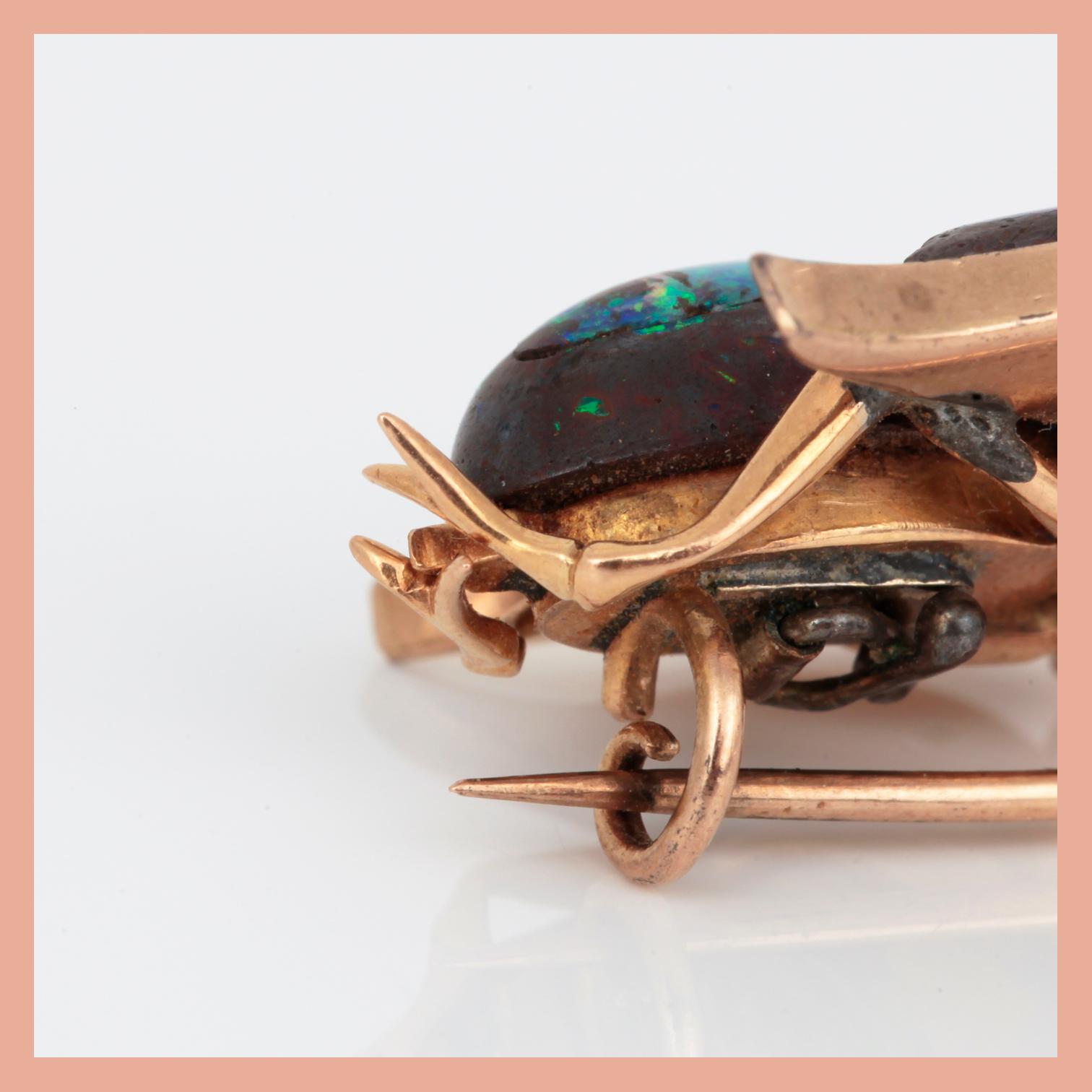 BROSCH, 14K guld med cabochonslipade boulder-opaler, rosa safirer och små diamanter. Total vikt ca 7,00 g.