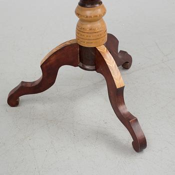 A early européean table.