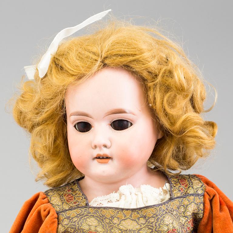 a Armand Marseille porcelaine doll from around 1900.