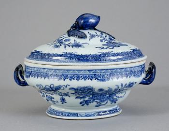 TERRIN, porslin, Kina, Qianlong (1736-95).