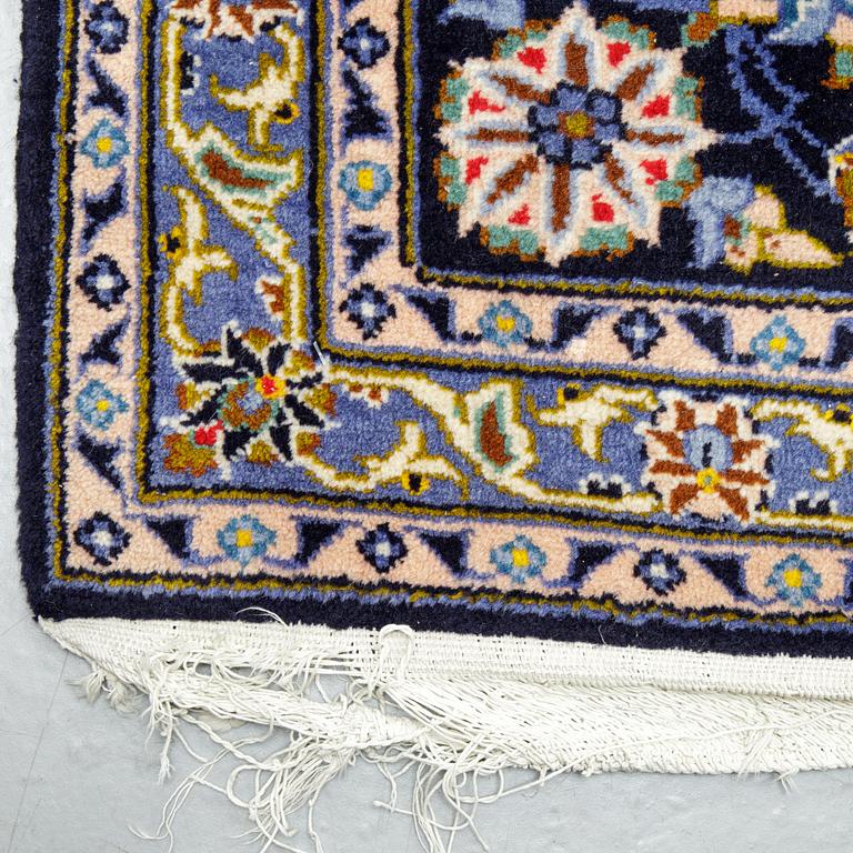 A carpet, Kashan ca 415 x 300 cm.