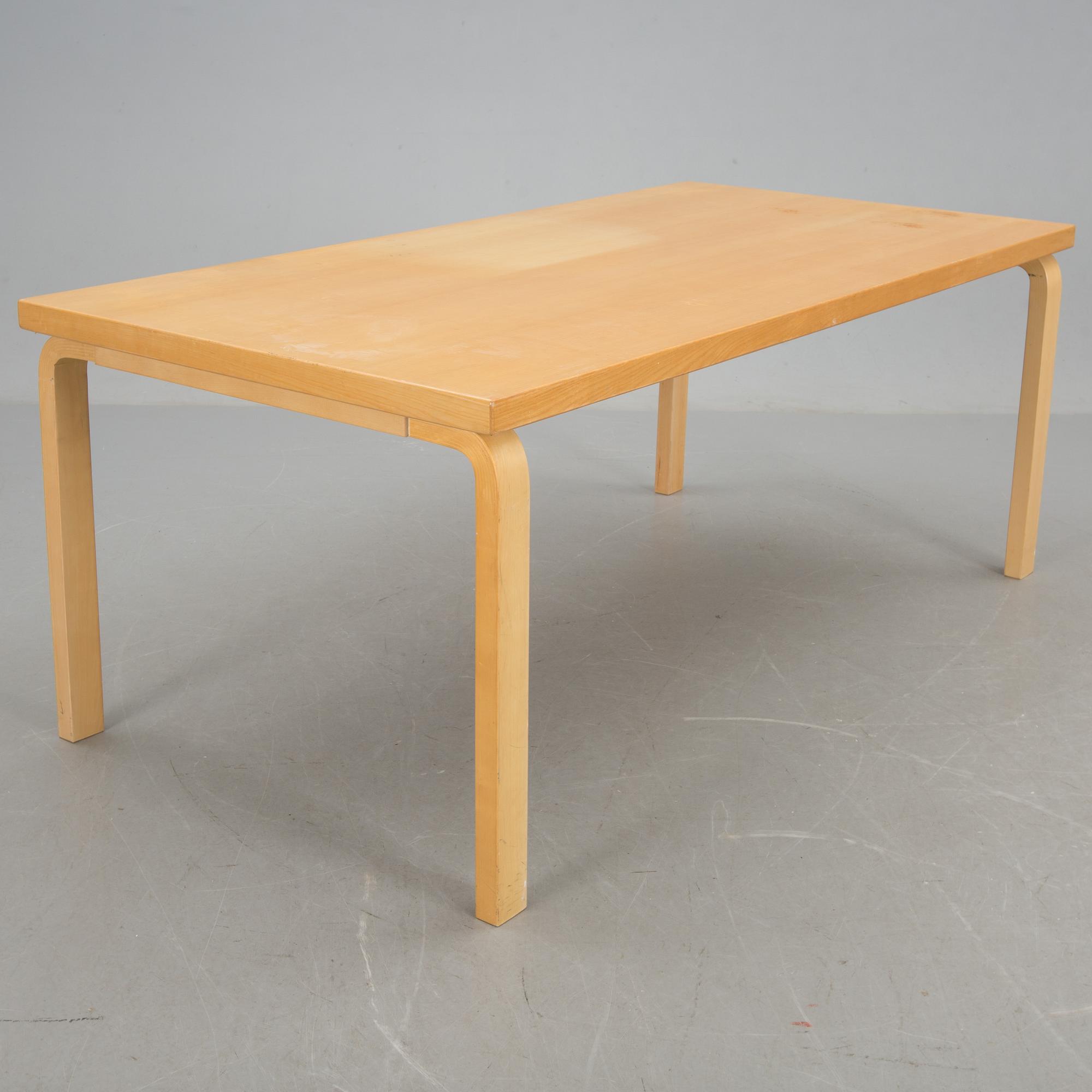 BORD, Alvar Aalto för Artek, Finland, 1900-talets andra hälft.