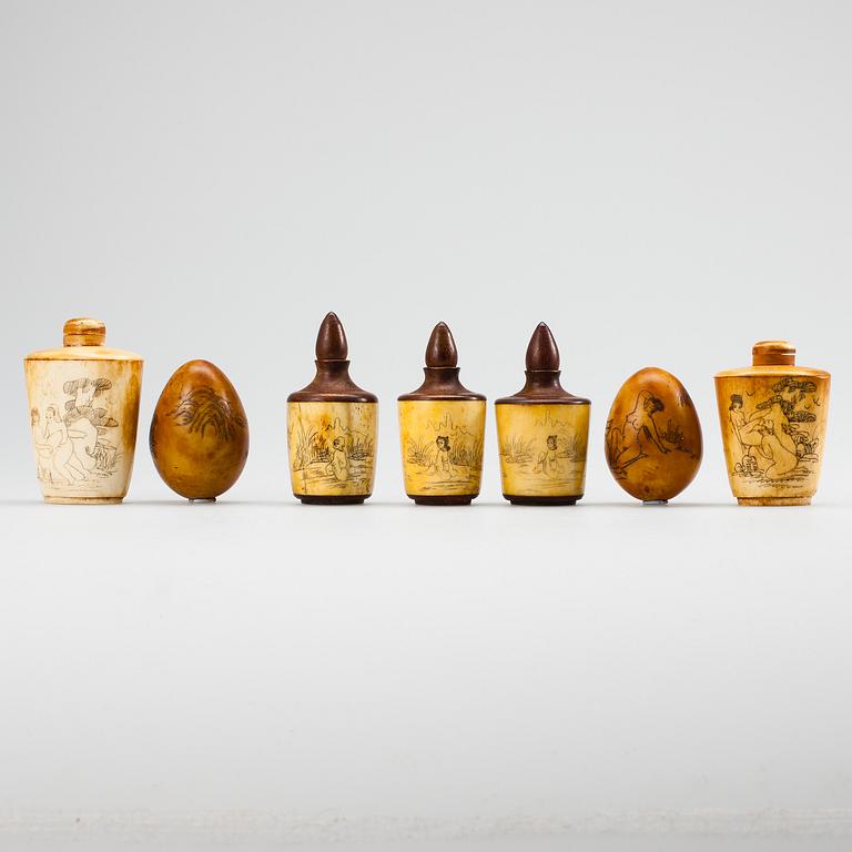 NUUSKAPULLOJA, 2+3 kpl, luuta ja puuta, Kiina 1800-luku ja KORISTEMUNIA, 2 kpl, luuta, Kiina 1800-luku.