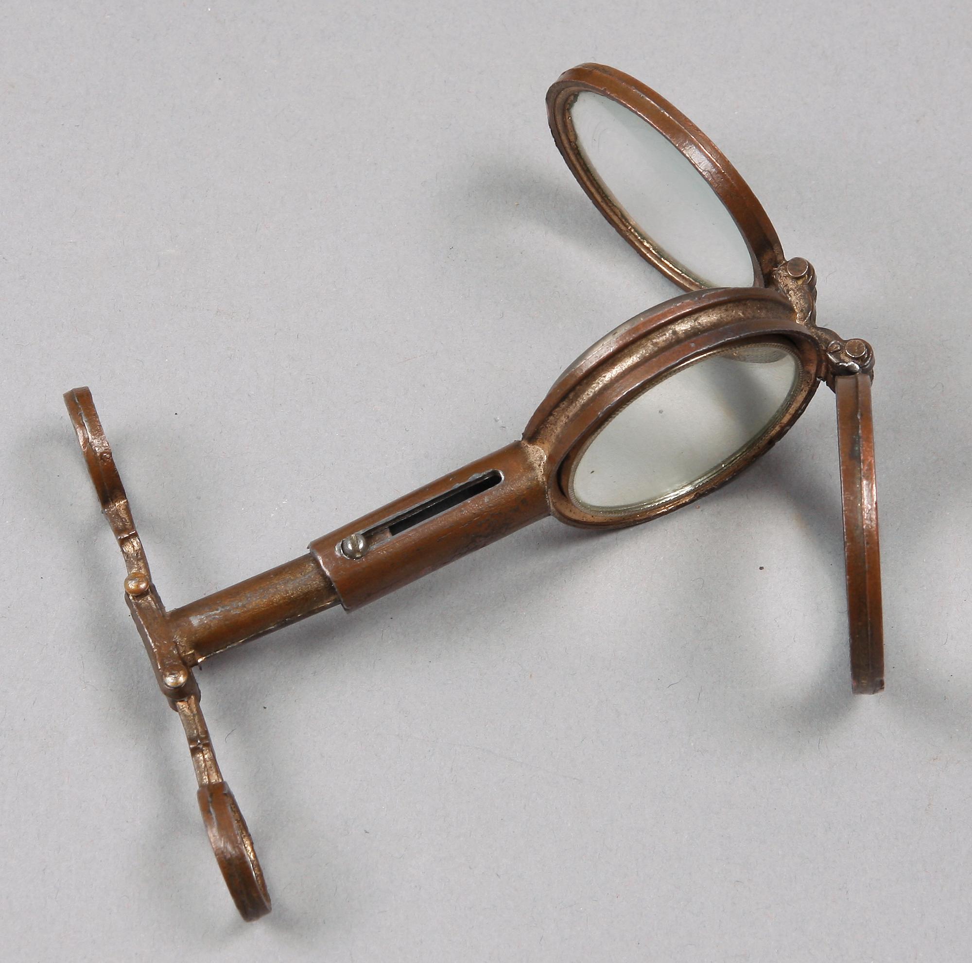 KOMPASS samt OLJELAMPA, 1800/1900-tal.