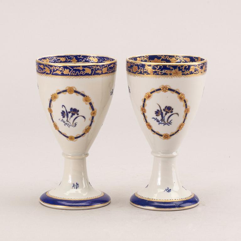 A set of two enameled goblets, Qing dynasty, circa 1800.