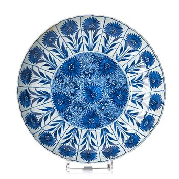 1318. A blue and white 'Aster dish', Qing dynasty, Kangxi (1662-1722).